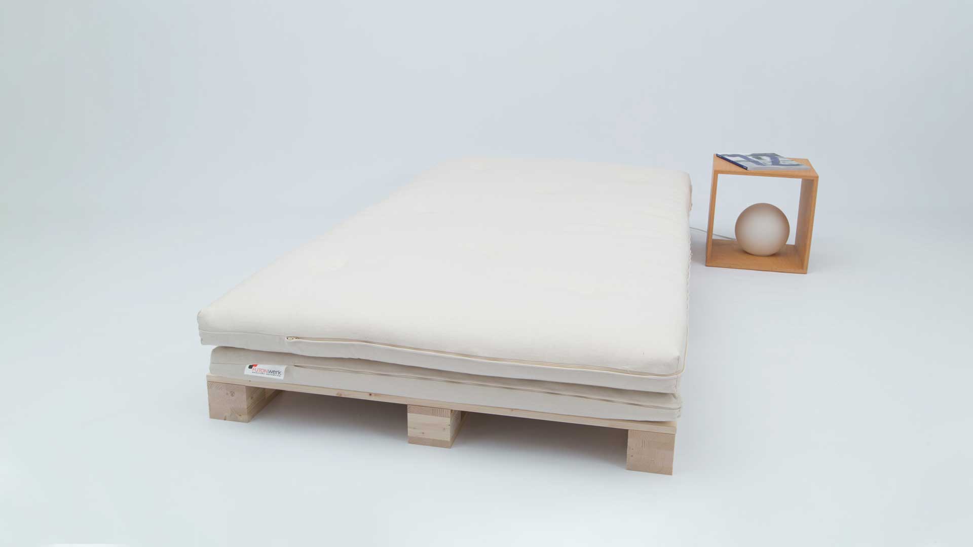 Paletten Bett aus massivem Buchenholz kaufen